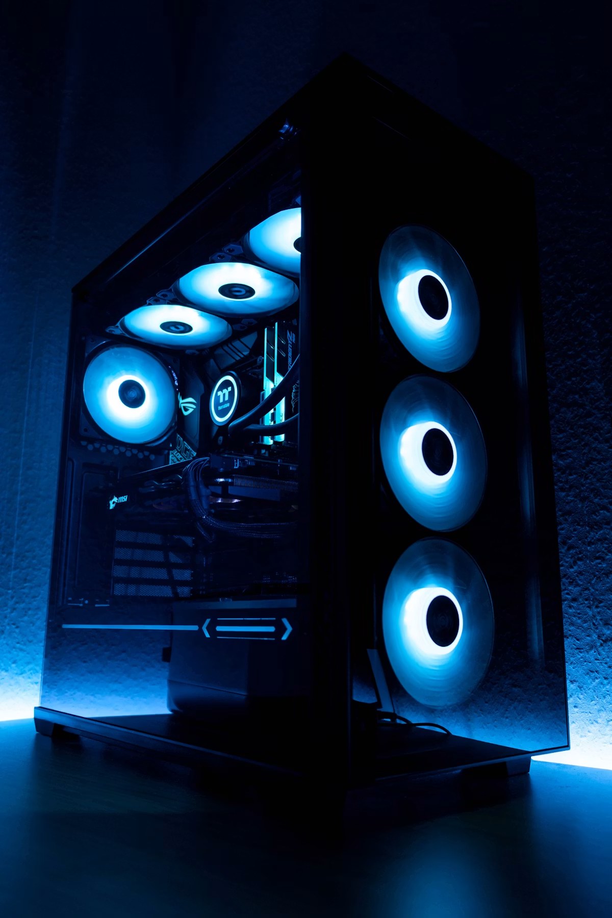 Torre gaming amb il·luminació RGB